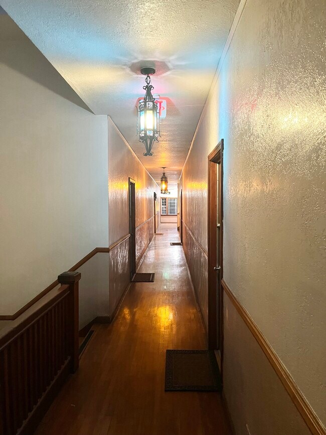 Photo - 1172 N Kingsley Dr