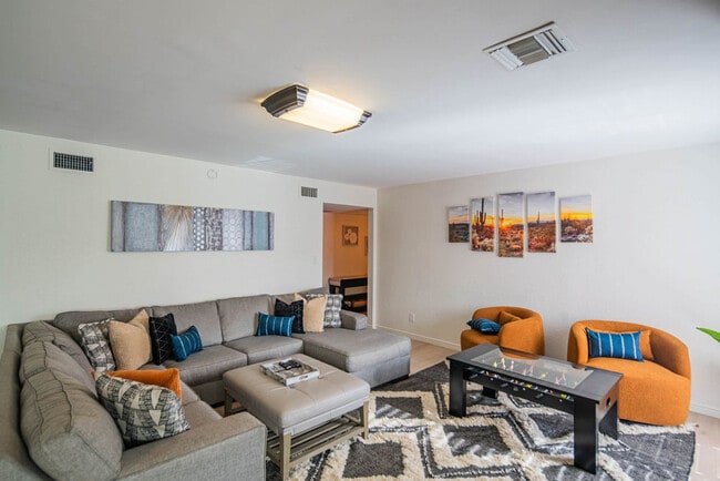 Building Photo - 6411 E Thunderbird Rd Unit ID1465401P