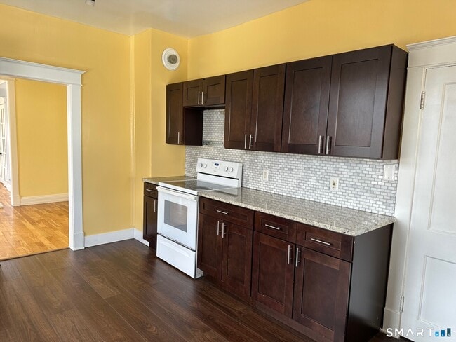 Building Photo - 20 Taylor St