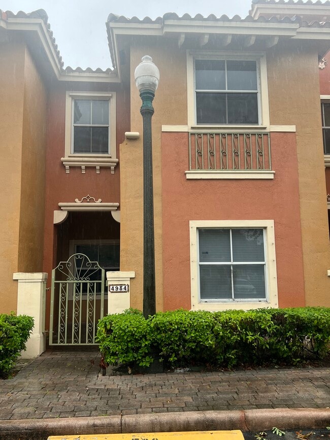 Photo - 4934 White Mangrove Way E