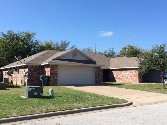 Building Photo - Duplex