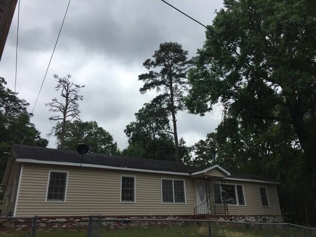 Photo - **ON HOLD**Near Ft. Benning/Columbus, GA 3 Bedroom / 2 Bathroom Home for Rent***
