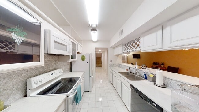 Photo - 1970 Augusta Dr