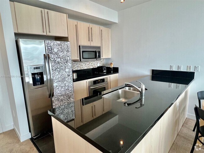 Building Photo - 79 SW 12th St Unit 3005 Rental