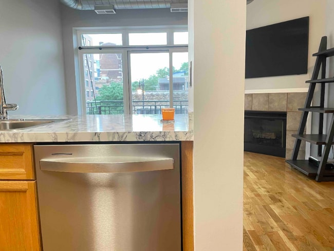 Photo - 1155 W Madison St