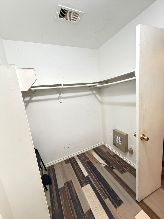 Photo - 8935 Lyndonnille Falls Ln