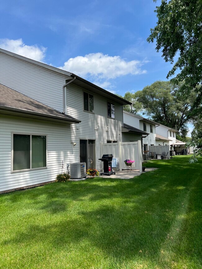 2807 Lakeshore Dr Unit 2805 LakeshoreDr.#10