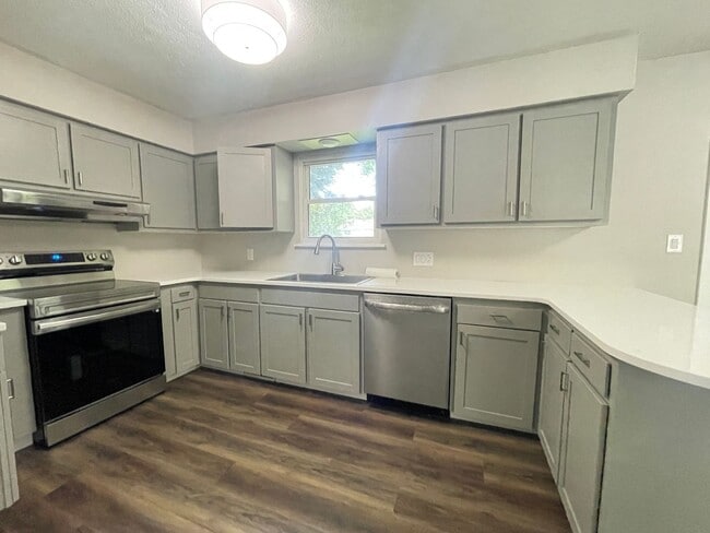 Photo - 1932 S Broadway Ave