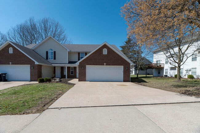 Building Photo - 13 Yorkshire Dr