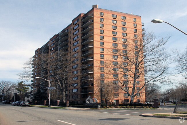 Photo - 60 Parkway Dr E