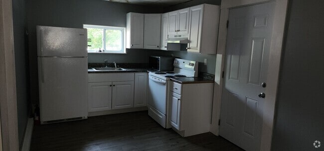 Building Photo - 11 Eastman St Unit 1 bedroom flr 2 Rental