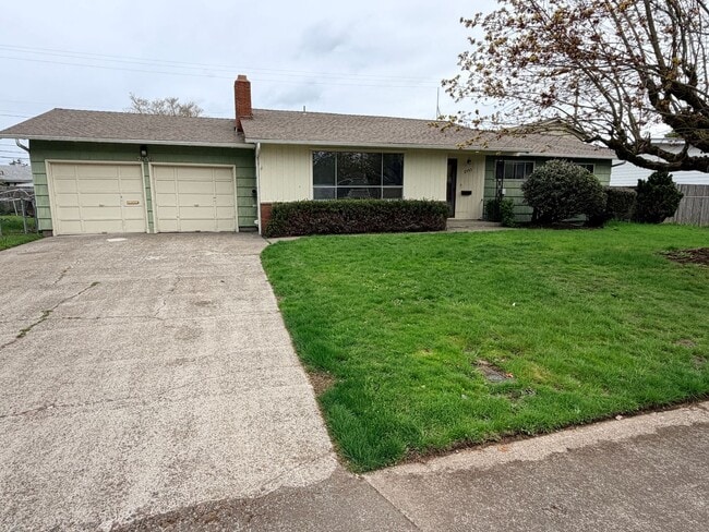 Building Photo - Three Bedroom Home with Covered Patio
