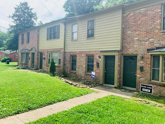 Photo - 1104 Collins Ln Unit #6