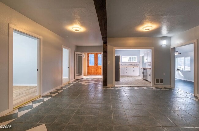 shared living area - 432 N Yodel Ln Unit 2