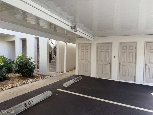 Building Photo - 131 SW 47th Terrace Unit 202