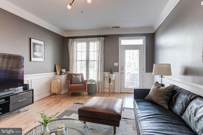 Photo - 81 W West St