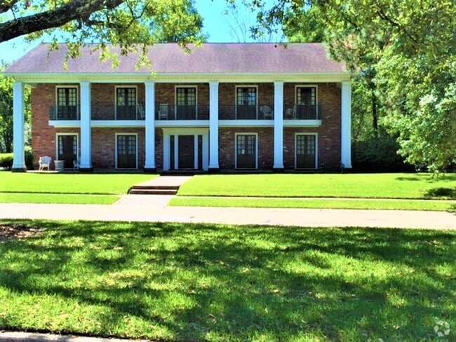 Building Photo - Great home at entrance of Bocage Jefferson...
