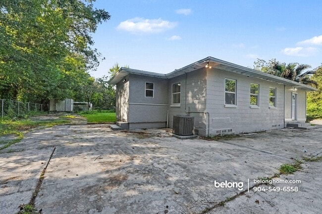 5531 Agra Ct