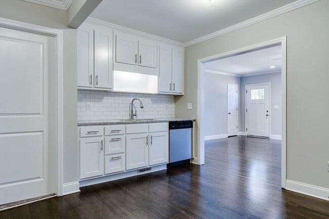 Photo - 124 Woodbine Cir SE