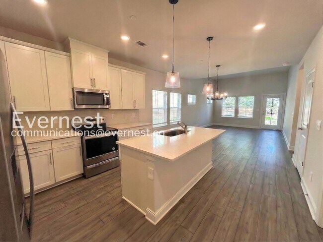 Photo - 204 Douglas Bend Rd