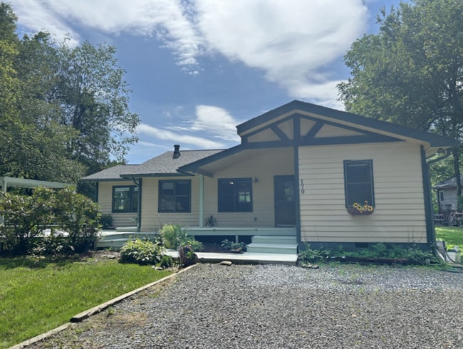 Building Photo - Fully Renovated 3BR/2BA Home with Creek Vi...