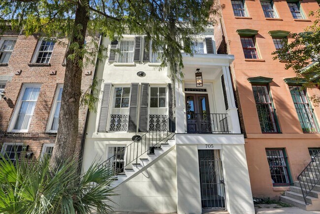 Photo - 705 Barnard St