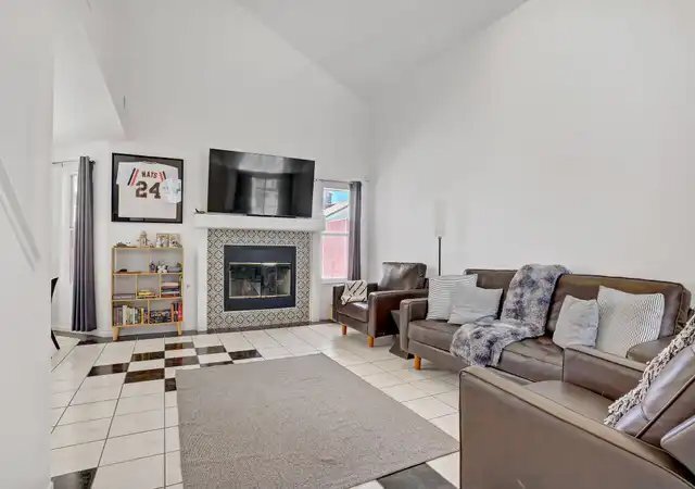 Photo - 1428 Daybreak Rd