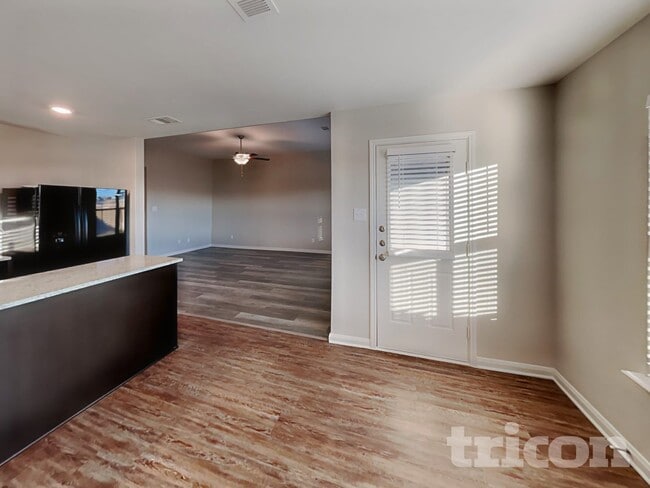 Photo - 114 Hamilton Way