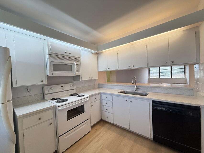 Photo - 3511 Village Blvd