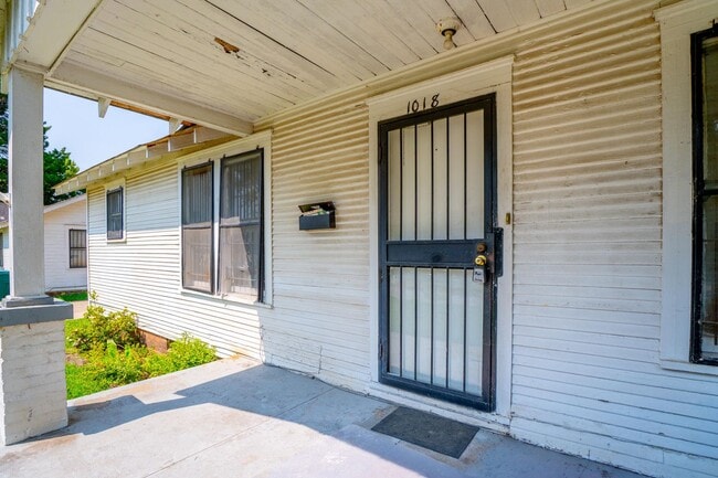 Photo - 1018 Lewis St