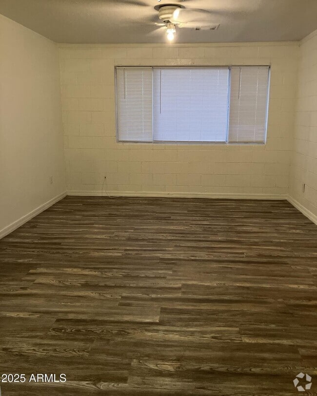 Building Photo - 4022 E Portland St Unit 1 Rental