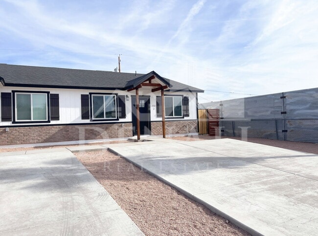Photo - 733 S 96th Pl