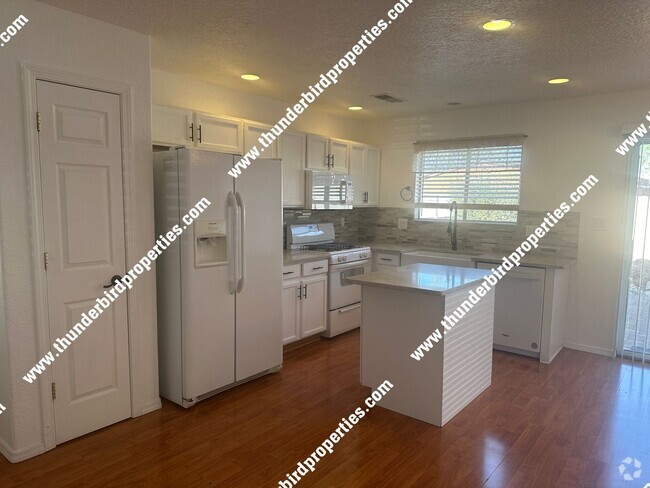 Building Photo - $500 off first months rent!! Gated communi... Rental