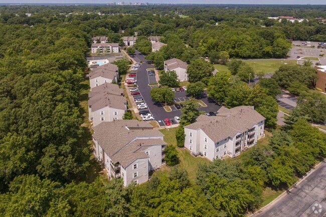 Building Photo - Laurel Pines Rental