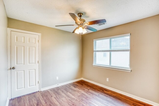 Photo - 2014 Harbour Cove Dr