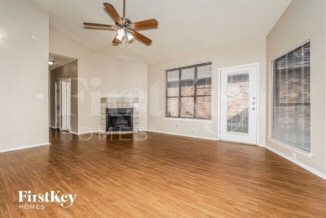 Photo - 1113 Sandalwood Ln