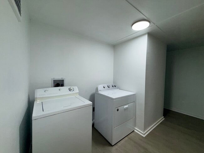 Photo - 1527 W 11th