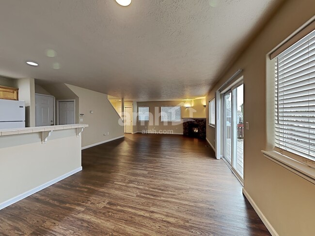 Photo - 39237 Newton St