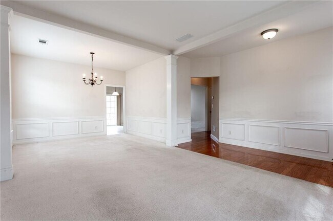 Photo - 910 Wendlebury Ct