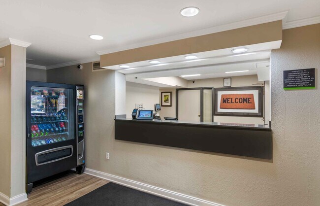 Furnished Studio-Kansas City - Overland Park - Nall Ave