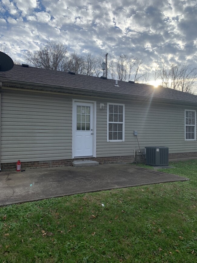 Photo - 1004 Caroline Dr