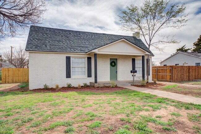 Photo - 3 Bedroom 2 bathroom house near TTU!