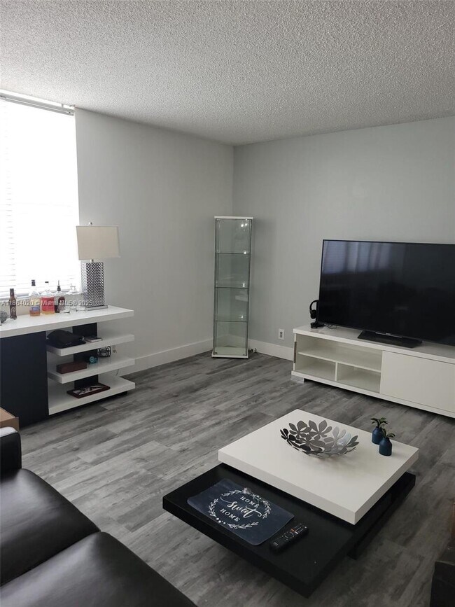 Photo - 20350 W Country Club Dr Unidad PH8-4