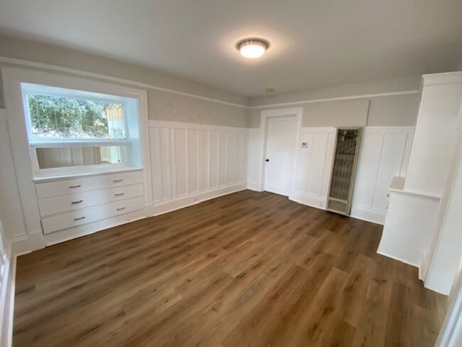 Photo - 542 Pine Ave Unit A