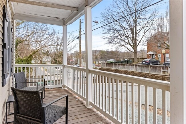 Photo - 761 King St