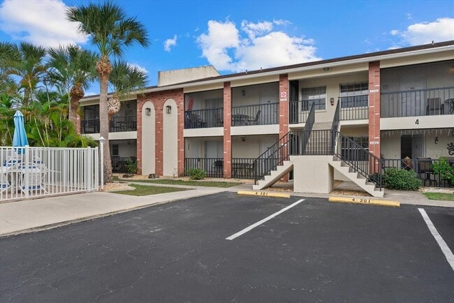 Building Photo - 1531 Placida Rd Unit 204