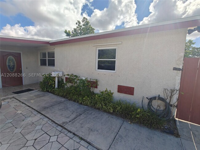 801 N 70th Way