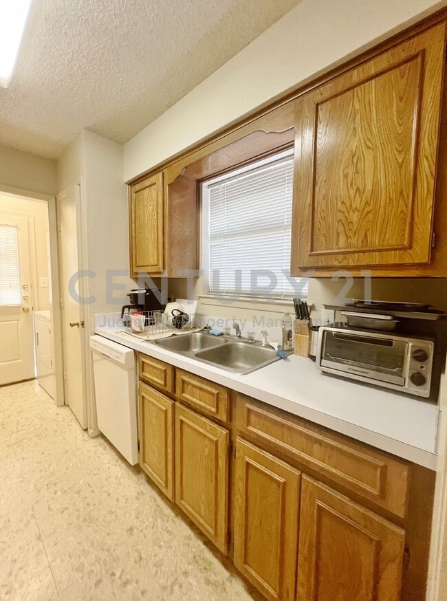 Photo - Adorable 2/2 Duplex in Weatherford For Rent!