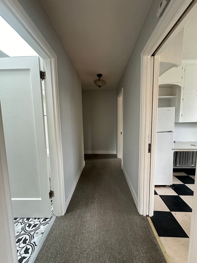 Photo - Vintage 1 bedroom unit - close 2 transport...