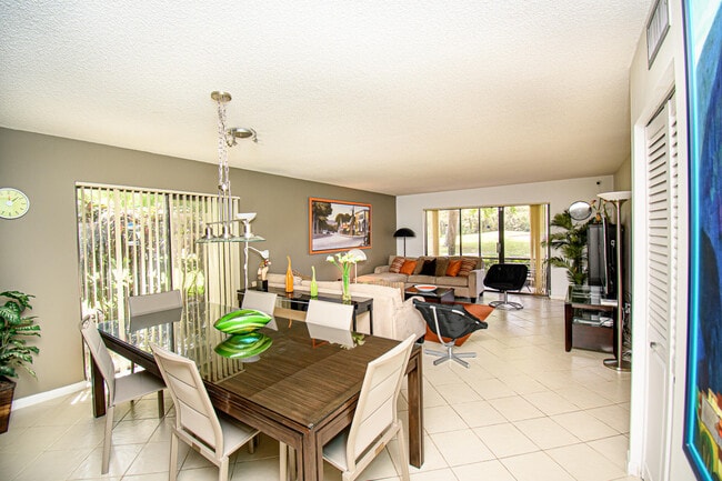 8334 Cypress Ln Unit 1a